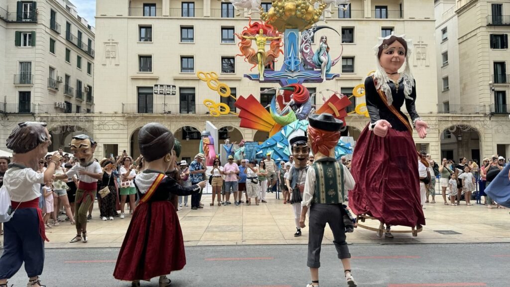 Alicante crea nuevos espacios de ocio para financiar las Hogueras