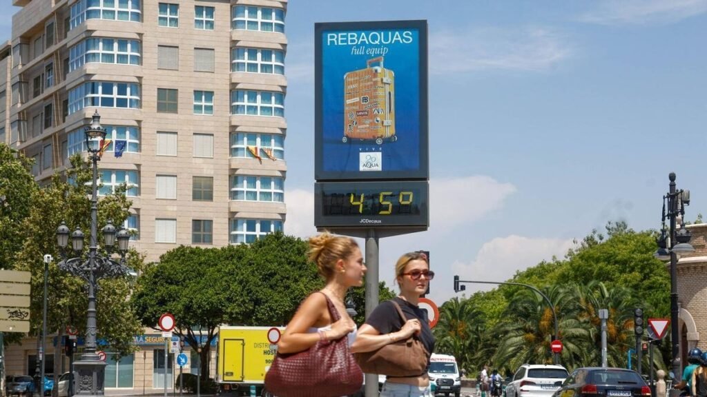 Alicante dispara la alerta por calor: nivel rojo en medio centenar de municipios y hasta 44 ºC