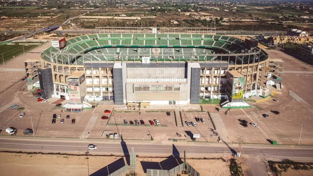 Las obras del Martínez Valero avanzan y Elche garantiza el aparcamiento para los días de partido