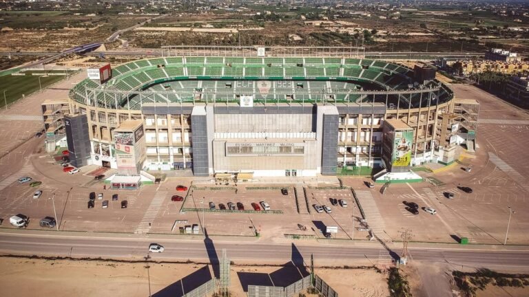 Las obras del Martínez Valero avanzan y Elche garantiza el aparcamiento para los días de partido