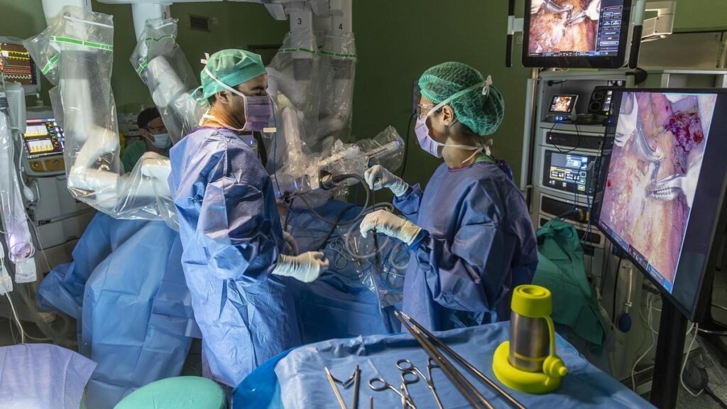 Los hospitales públicos de Alicante concentran el 42% de las derivaciones quirúrgicas a la sanidad privada en la Comunitat