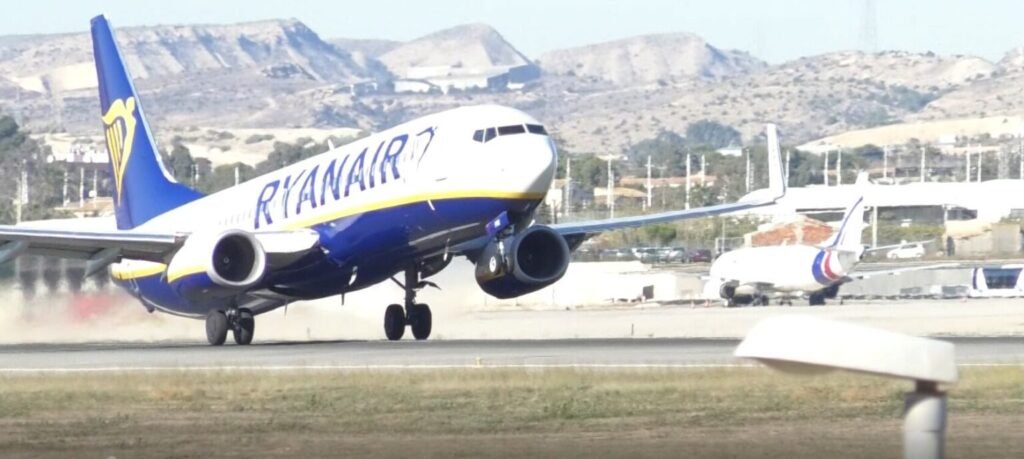 El aeropuerto de Alicante-Elche afronta el final de agosto con 1.779 vuelos y apunta al mejor mes de su historia