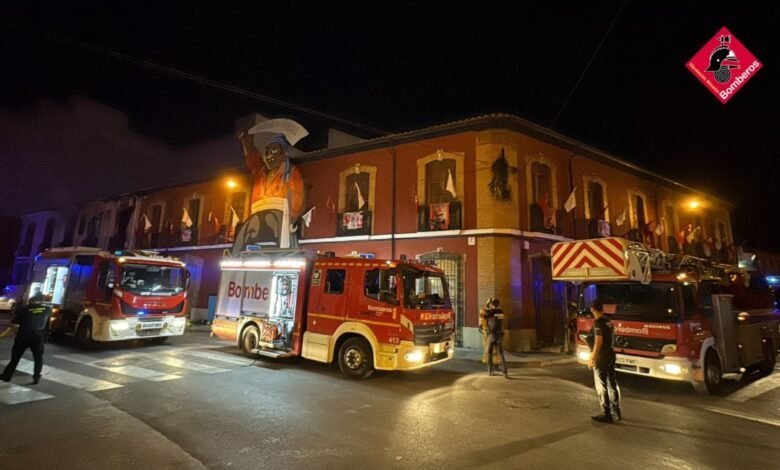 El fuego arrasa la sede del Bando Marroquí de Villena y deja graves daños materiales