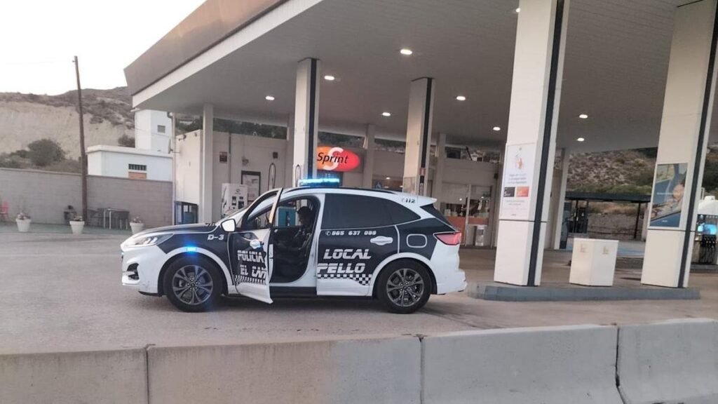 Una agente de la Policía Local de El Campello salva la vida a un motorista tras practicarle la RCP