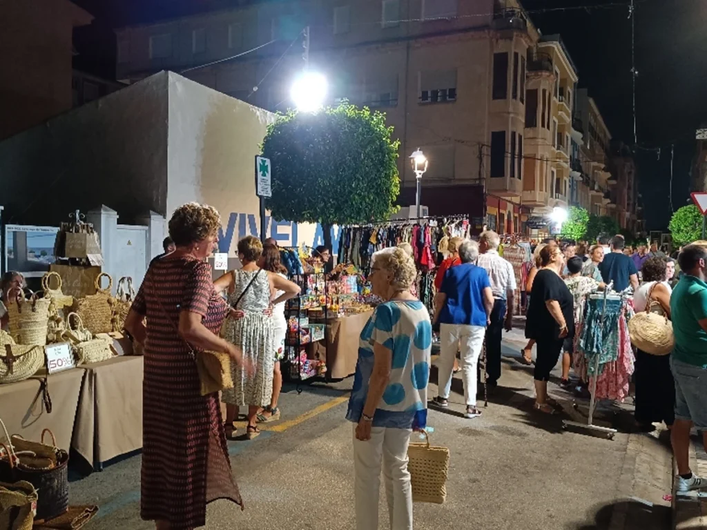 Compras, regalos y 300 euros en premios: Villajoyosa celebra su Shopping Night