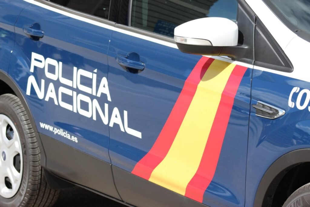 Ocho detenidos en Alicante por una trama que estafaba a jóvenes futbolistas venezolanos y facilitaba la inmigración ilegal