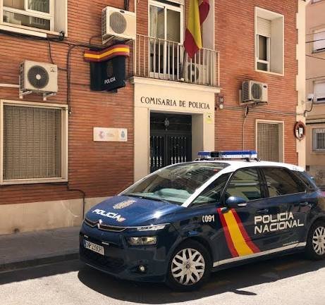 La Policía de Alcoi identifica a jóvenes por agredir a una menor