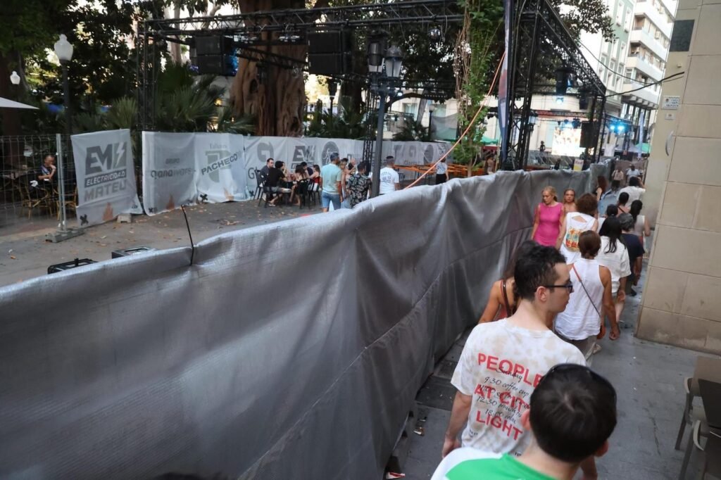 Alicante pone bajo la lupa los racós de las Hogueras por posibles incumplimientos