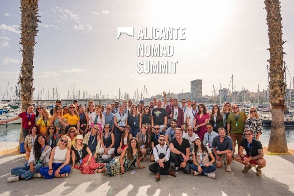 Alicante ya reúne a 4.000 nómadas digitales de 60 países: así se ha convertido la ciudad en un imán para el trabajo remoto internacional