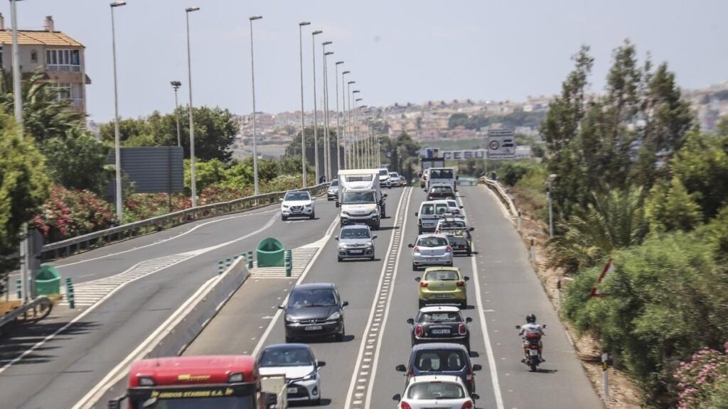 Orihuela y Torrevieja reclaman al Gobierno el desdoblamiento urgente de la N-332