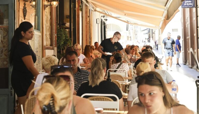 Alicante alcanza su mayor cifra de trabajadores afiliados gracias al impulso del turismo y la regularización de inmigrantes: 815.688 afiliados