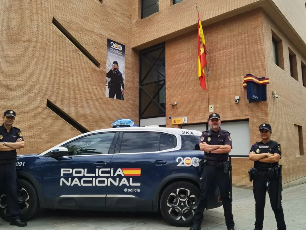 Detenido en Alicante un gerente que se acuchilló a sí mismo para fingir un robo a punta de navaja y quedarse con 6.500 euros de la empresa