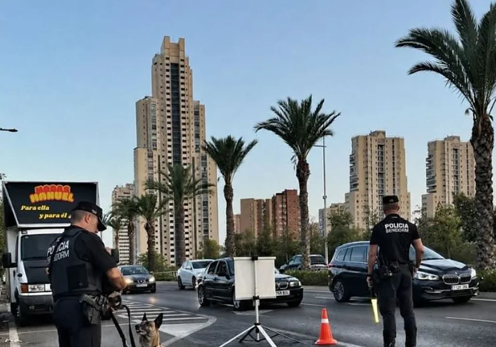 El sindicato mayoritario exige a Benidorm reactivar 20 plazas de Policía Local paralizadas ante el déficit de agentes y la presión turística