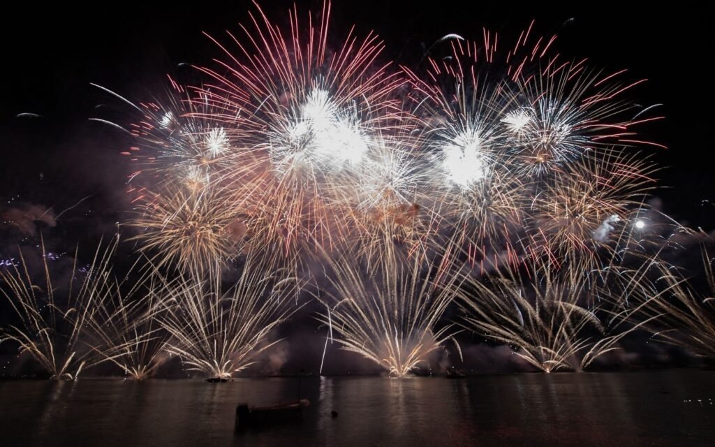 Pánico en los fuegos artificiales del Castell de l’Olla: una carcasa desviada explota entre el público y deja 27 heridos en Altea, 11 de ellos trasladados a la Unidad de Quemados de Alicante