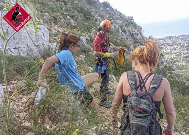 Rescates de emergencia en helicóptero a dos senderistas en El Montgó y a una joven en Altea