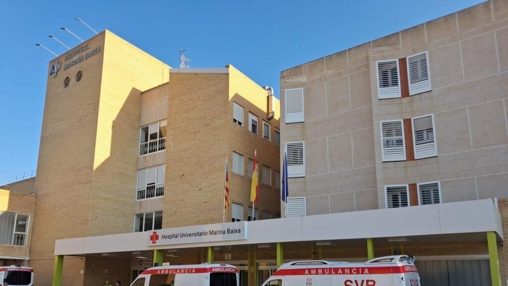 Una auxiliar de enfermería para 34 pacientes: UGT denuncia ante Trabajo la falta de personal en el Hospital de La Vila