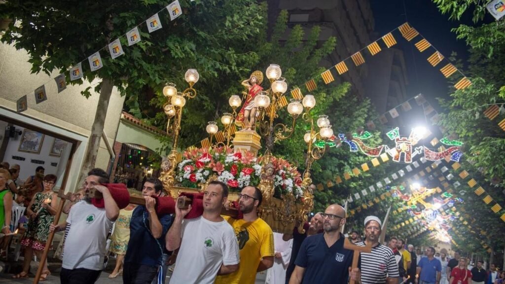Xixona recupera la procesión de sus patronos tras dos años y se lanza a sus Moros y Cristianos