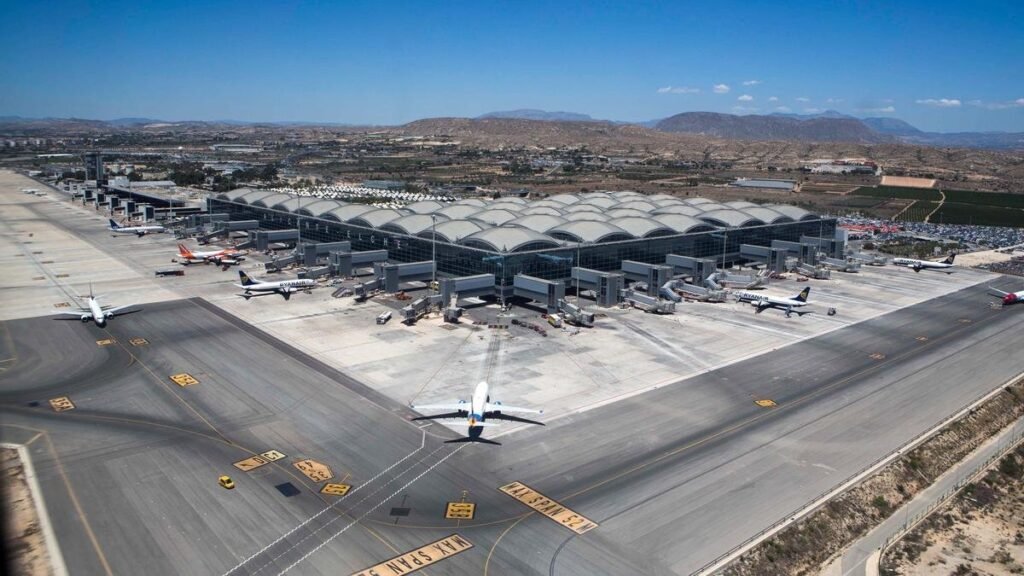 El PPCV reclama al Gobierno ampliar los aeropuertos de Alicante-Elche y Valencia-Manises