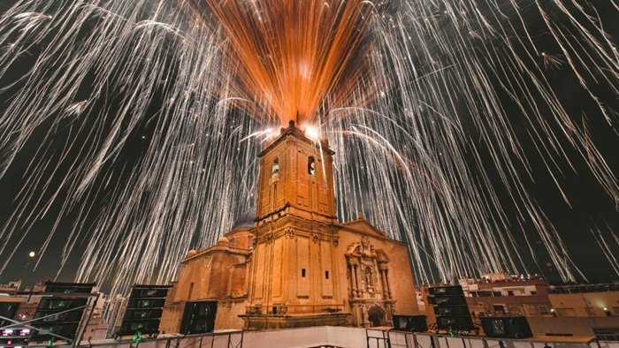 Hoy en Elche: mascletàs, ofrenda y conciertos antes de la Nit de l'Albà