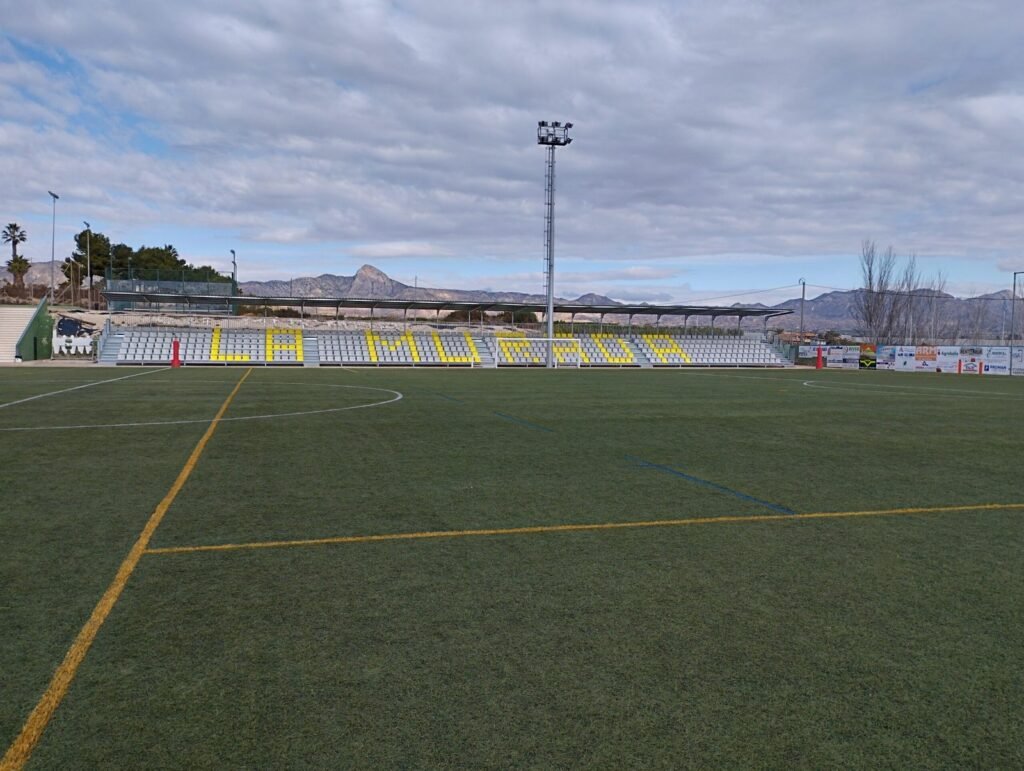 Robo deja a oscuras el Polideportivo de La Murada
