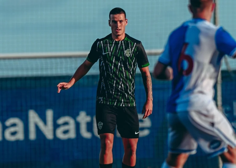 El Elche perfila su plantilla con la llegada de Morcillo, la venta de Barzic y el objetivo Camello