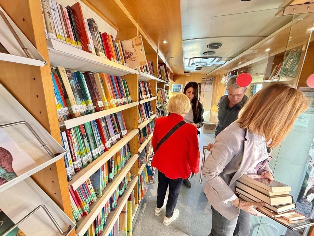 Elche llena sus bibliotecas de niños: casi 18.000 menores las visitan en seis meses
