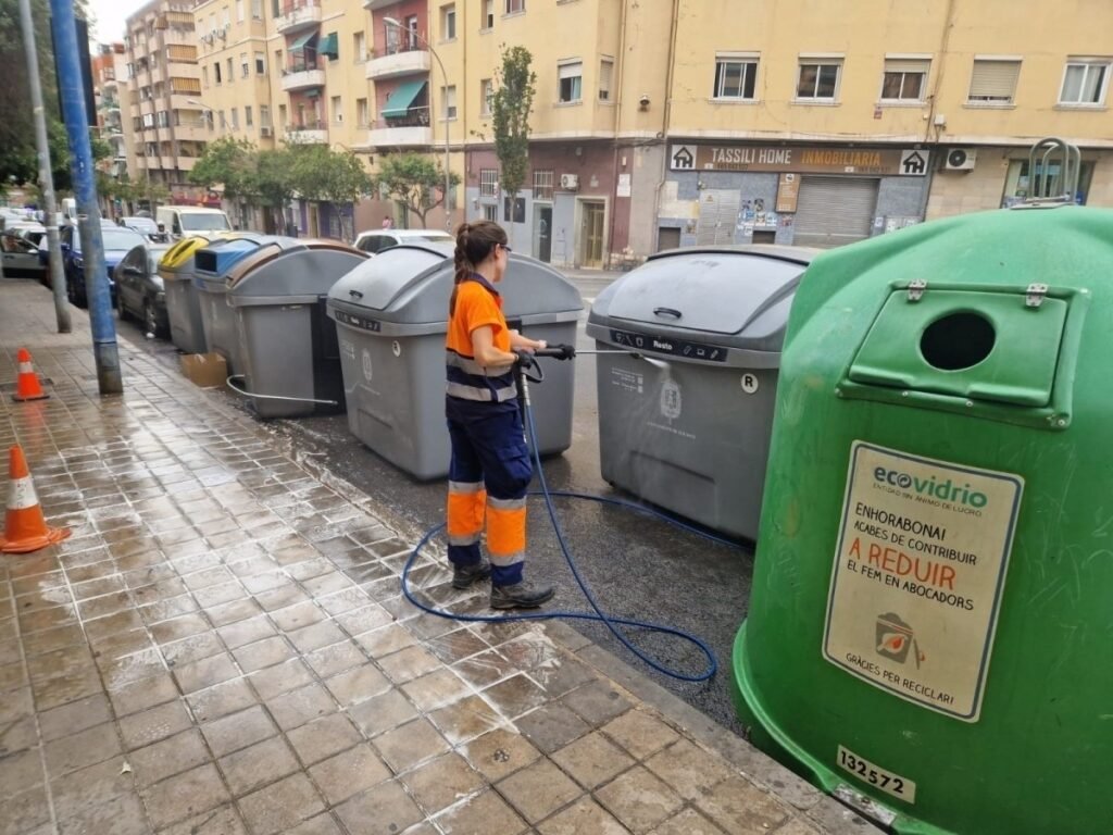 Alicante admite que su plan de choque de limpieza no funciona a pleno rendimiento