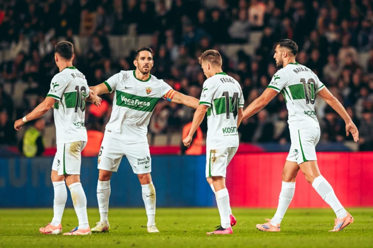 El Elche cae ante el Barcelona en el Martínez Valero pero no pierde su esencia (0-5)