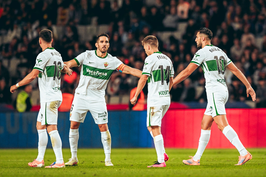 El Elche cae ante el Barcelona en el Martínez Valero pero no pierde su esencia (0-5)