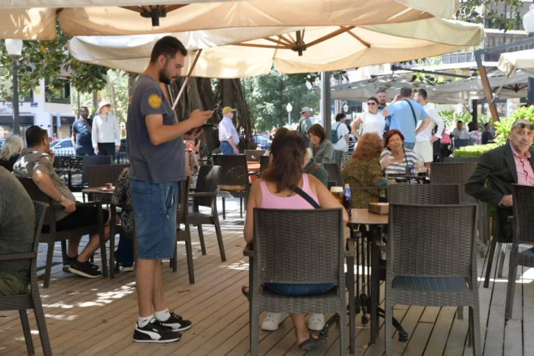 Alicante alcanza un récord histórico de empleo extranjero: más de 166.300 afiliados en julio, ya representan el 20% del total de trabajadores de la provincia