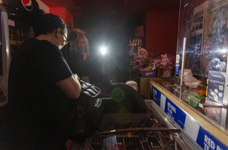 Apagón en Alicante. Un fallo eléctrico deja sin luz a 6 barrios