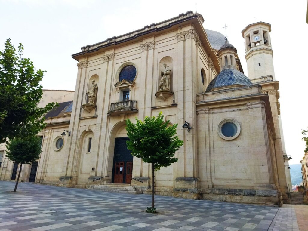 El riesgo de incendio obliga a trasladar la fiesta de la Virgen de los Lirios en Alcoi