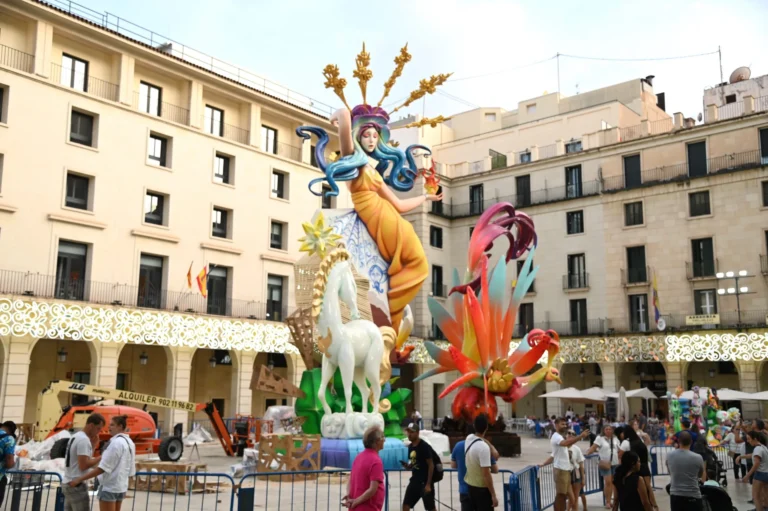 Alicante conocerá en septiembre las hogueras oficiales de 2027 tras recuperar el calendario tradicional