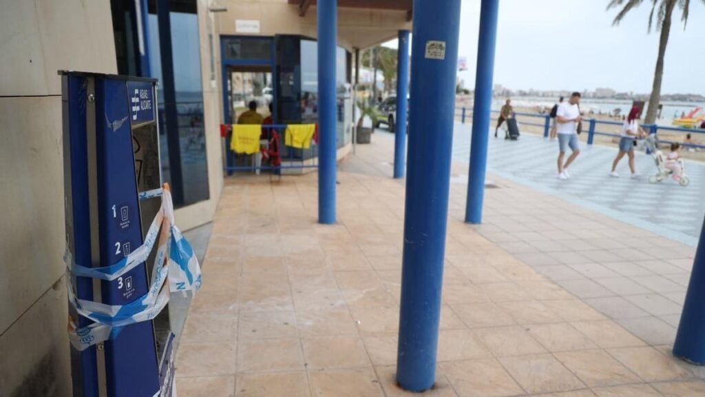 Alicante se queda sin fuentes de agua en pleno agosto: las de Canalejas y Postiguet están fuera de servicio y una ha sido arrancada
