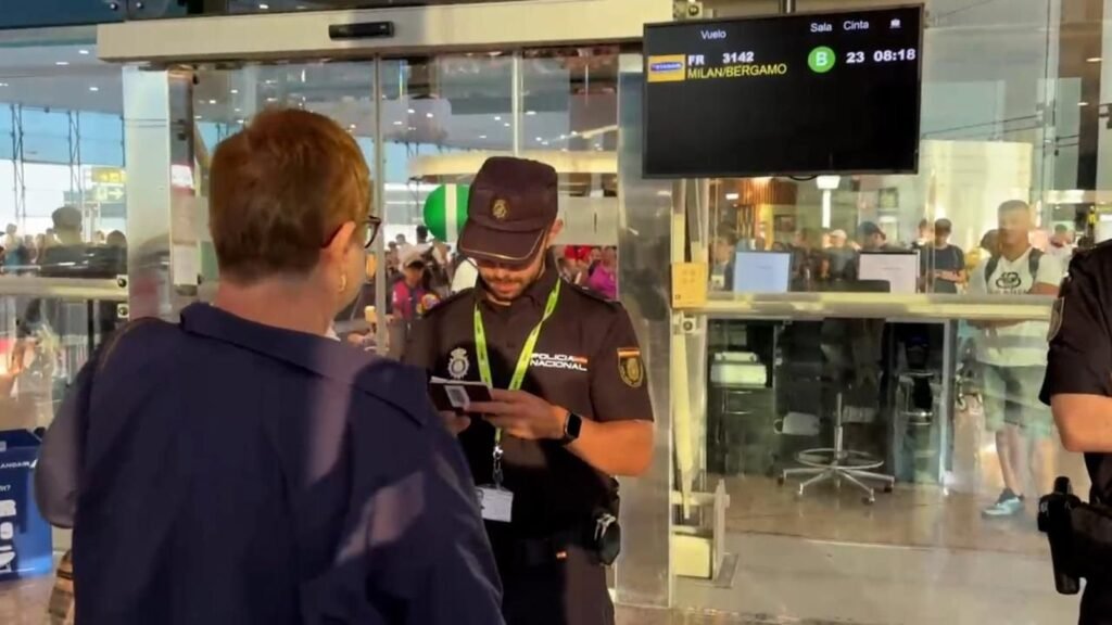 El Gobierno activa los controles fronterizos para los vuelos procedentes de Italia en el aeropuerto de Alicante-Elche