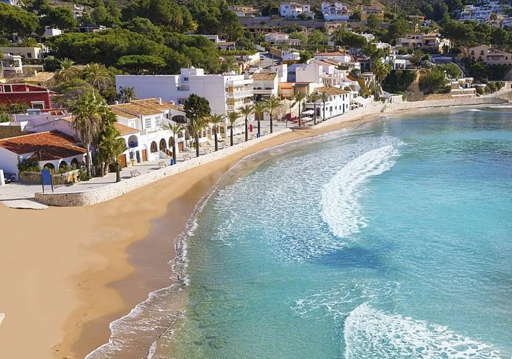 Alicante lidera España en compra de viviendas por extranjeros: en Moraira y Benitatxell la demanda internacional supera el 57%