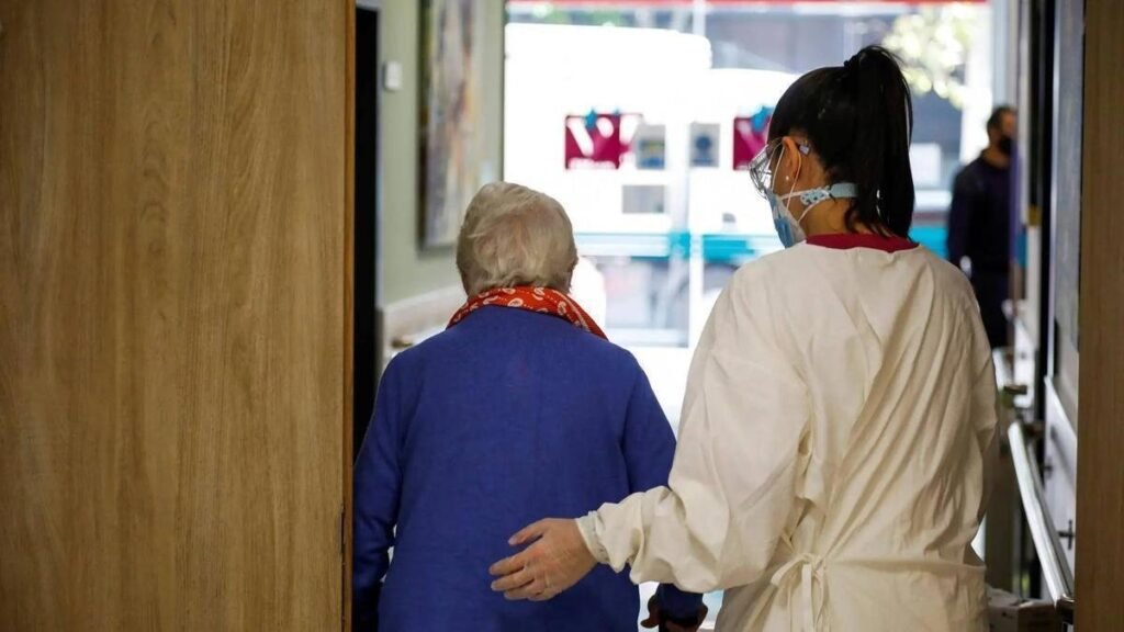 Alicante refuerza la ayuda a la dependencia: 143.000 horas de asistencia a domicilio y más de 1.000 personas con teleasistencia