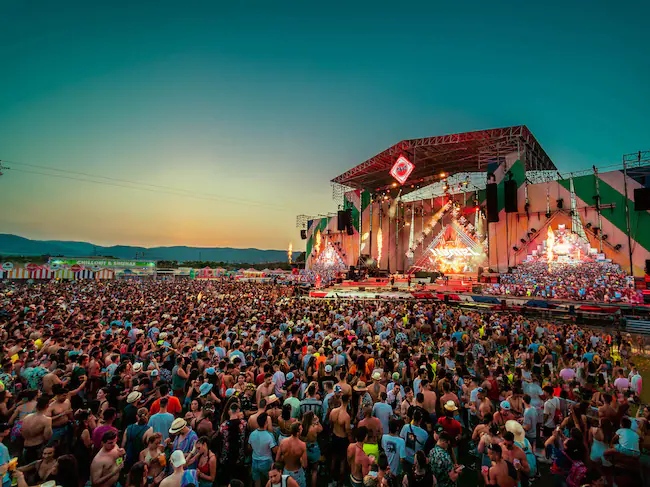 Consumo multa con 320.000 euros a la promotora del Reggaeton Beach Festival por vulnerar los derechos de los asistentes