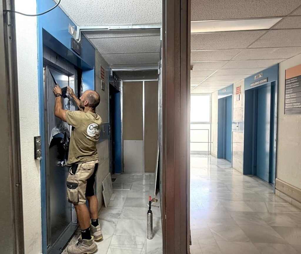 Alicante invierte cerca de un millón de euros en renovar los ascensores de sus centros sanitarios