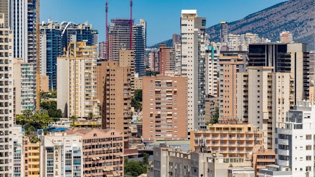 La vivienda se dispara en Alicante: comprar un piso cuesta 14.000 euros más que hace un añoLa vivienda se dispara en Alicante: comprar un piso cuesta 14.000 euros más que hace un año