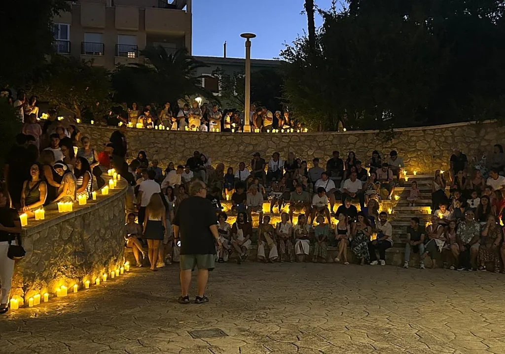 San Gabriel se ilumina con miles de velas en una Noche de Candiles que impulsa el comercio local