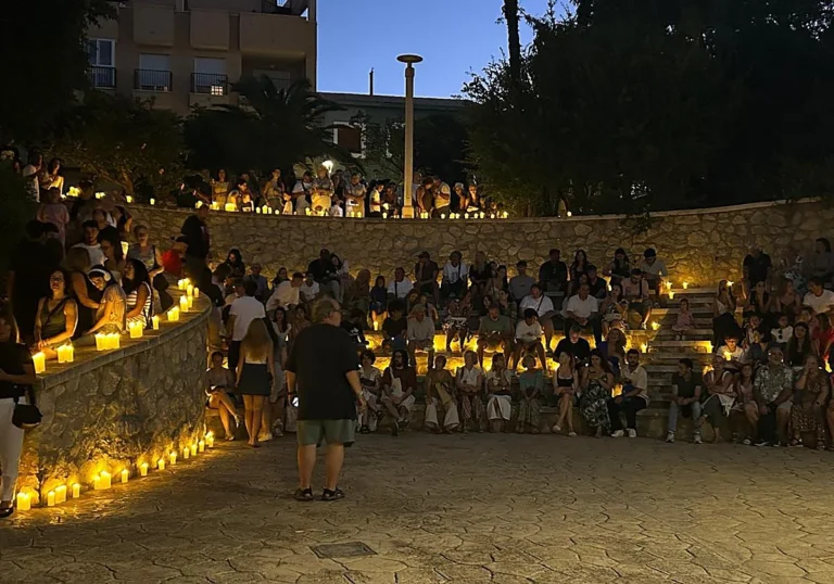 San Gabriel se ilumina con miles de velas en una Noche de Candiles que impulsa el comercio local