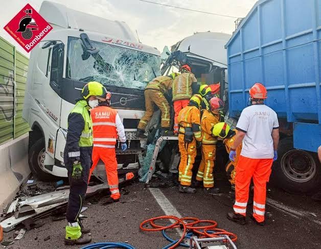 Caos en la A-70: un accidente múltiple cierra el túnel de San Juan y provoca más de 3 kilómetros de retenciones