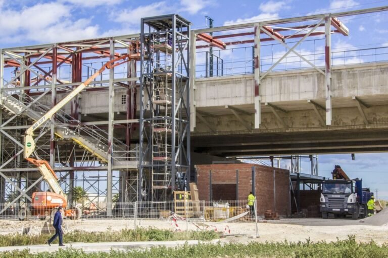 Más de 100 obras públicas se bloquean en Alicante por la falta de presupuestos estatales y la poca rentabilidad de los concursos: 35 millones en juego