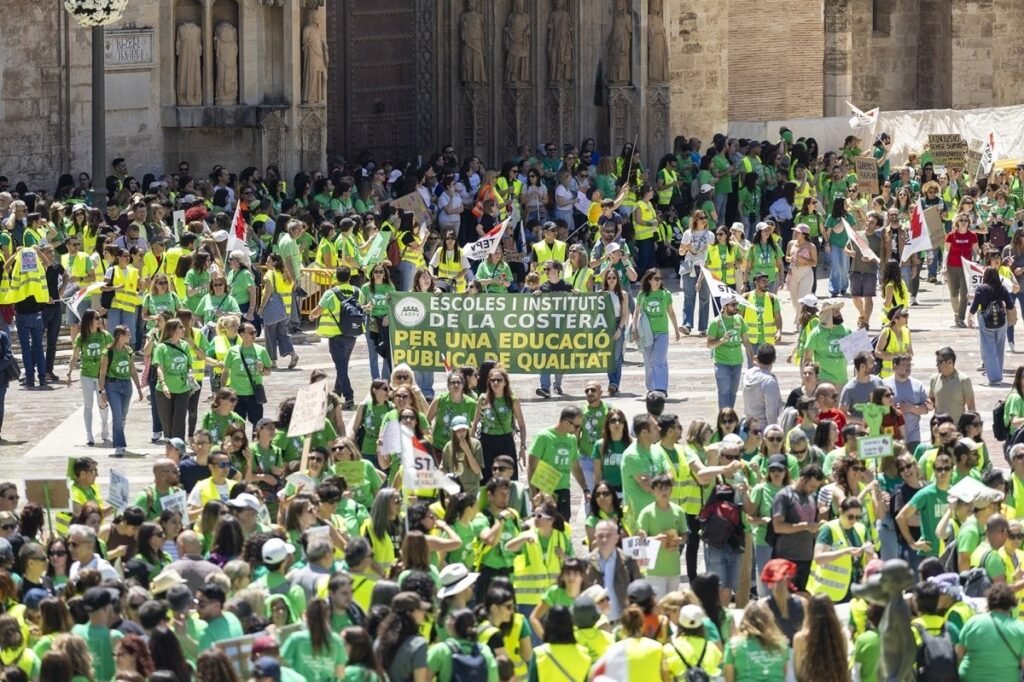 Vuelta al cole con tensión en las aulas valencianas: los docentes preparan nuevas movilizaciones tras un verano sin acuerdos con Educación