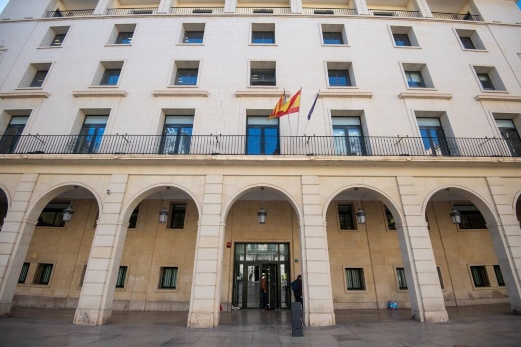 La Fiscalía pide 11 años de cárcel para un quiromasajista en Alicante acusado de abusar sexualmente de una menor de 16 años