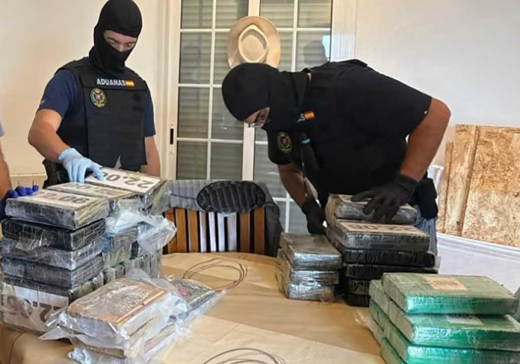 Golpe al narcotráfico en Alicante: 84 kilos de cocaína y dos detenidos en una operación contra una red británica