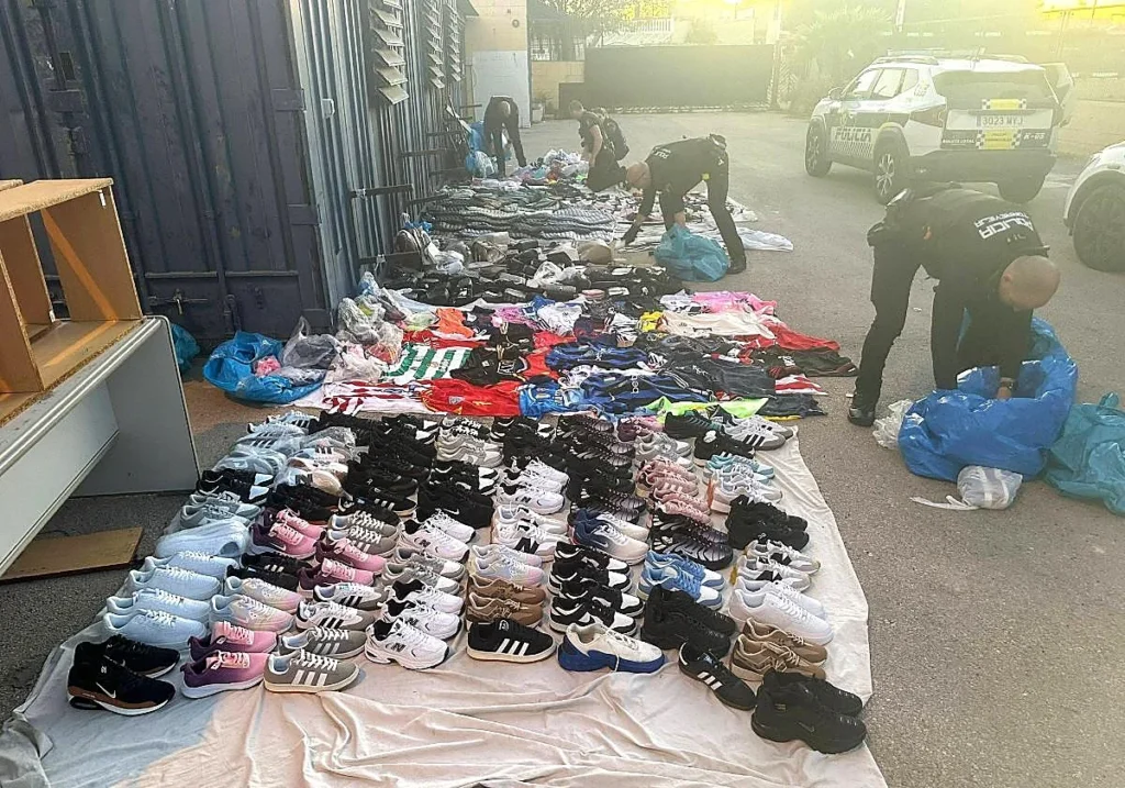 Verano contra el 'top manta': 13 detenidos y más de 50.000 falsificaciones