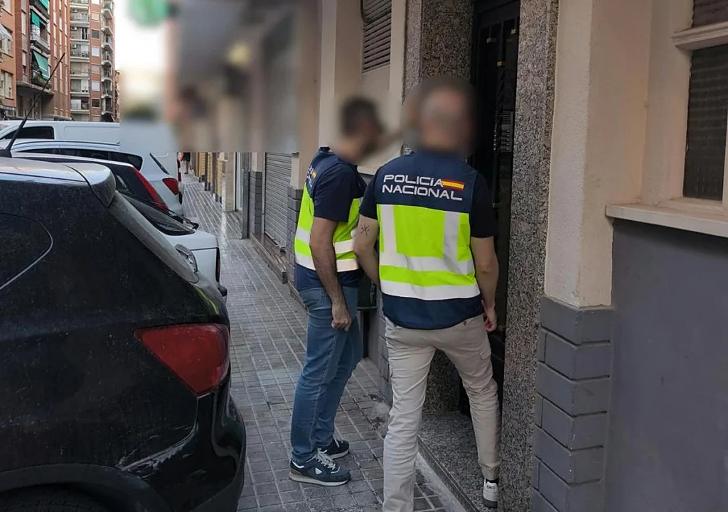 Desarticulada en Alcoy una red de explotación sexual: siete detenidos y cinco mujeres liberadas