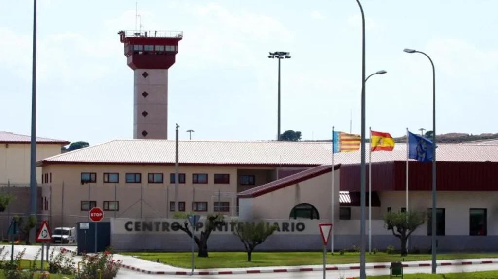 Un médico y un enfermero para atender a 1.100 presos en la cárcel de Villena